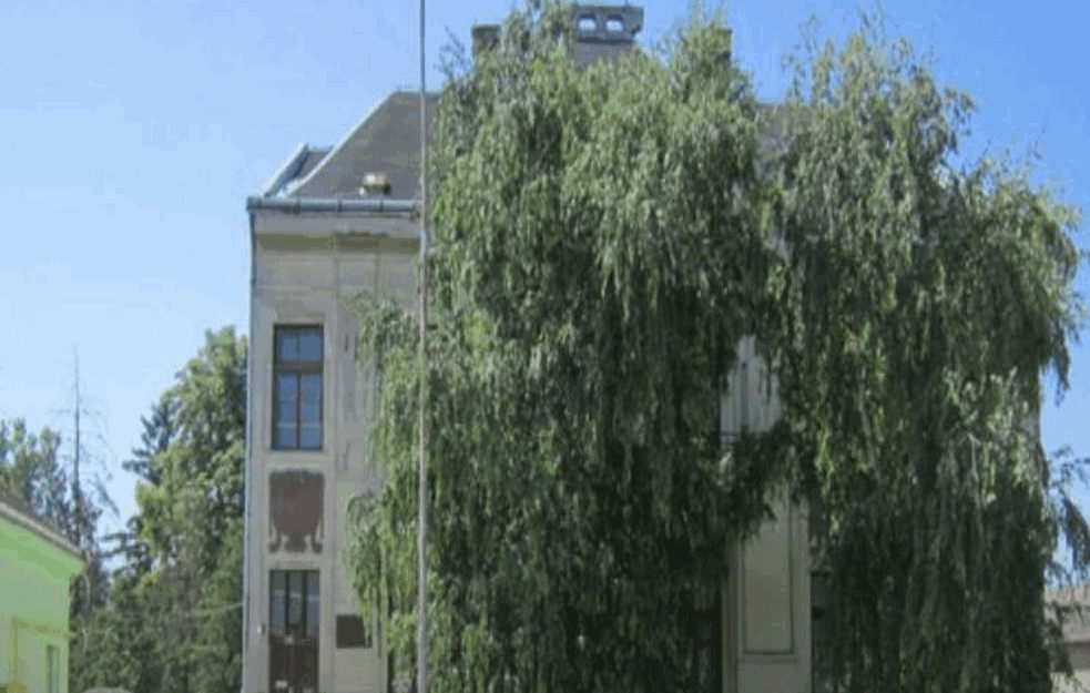 <span style='color:red;'><b>NIKAD NIJE KASNO</b></span>:  Blagoje i Ljiljana su najstariji đaci ove školske godine, u PETOJ I ŠESTOJ DECENIJI polaze u školu